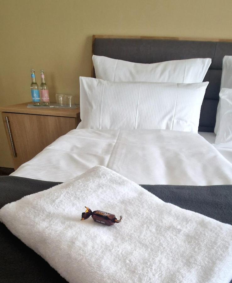 Hotel Rhin Inn Fehrbellin Extérieur photo